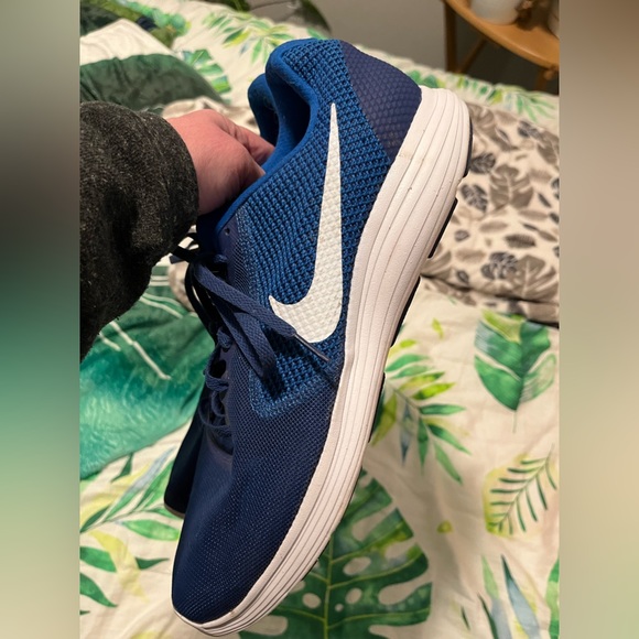 Nike shoes- men’s size 13 - Picture 6 of 6